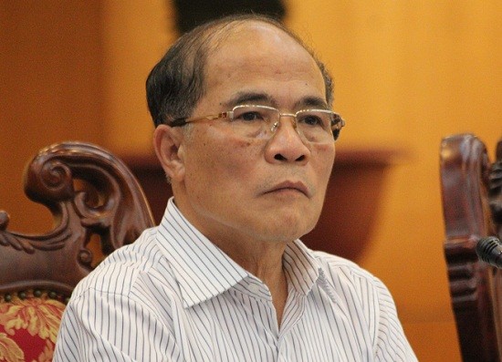 Chủ tịch Quốc hội Nguyễn Sinh Hùng đặt câu hỏi: Vai trò của Chính phủ trong bảo vệ Hiến pháp thế nào? Ảnh: Ngọc Quang.