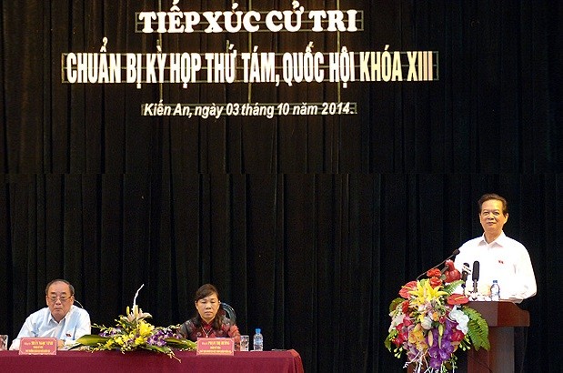 Thủ tướng Nguyễn Tấn Dũng tiếp xúc cử tri tại quận Kiến An, TP Hải Phòng.