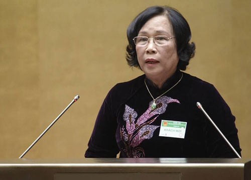 Bộ trưởng Bộ Lao động - Thương binh và Xã hội - bà Phạm Thị Hải Chuyền trả lời chất vấn tại Quốc hội. Ảnh: TTBC.