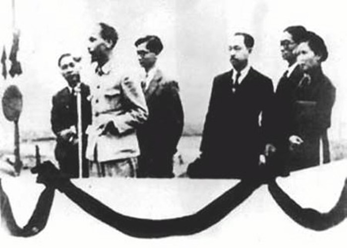 Chủ tịch Hồ Chí Minh đọc Tuyên ngôn độc lập ngày 2/9/1945.