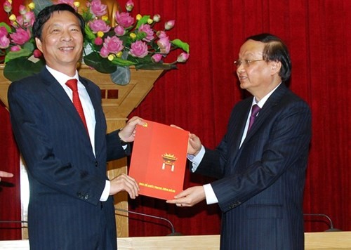 Ông Nguyễn Văn Đọc (trái) giữ chức Bí thư Tỉnh ủy Quảng Ninh. ảnh: LDO.