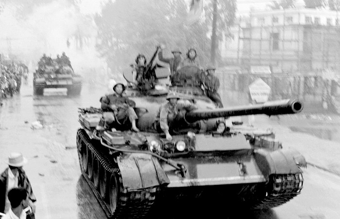 Sáng 29/3 từ hướng Bắc, xe tăng và bộ binh của Quân đoàn II tiến thẳng vào giải phóng Thành phố Đà Nẵng.