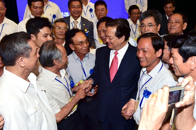 Thủ tướng Nguyễn Tấn Dũng gặp mặt các nhà sáng chế không chuyên. ảnh: VGP.