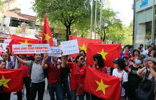 Biểu tình phản đối Trung Quốc vi phạm chủ quyền lãnh thổ Việt Nam. ảnh: VNE.