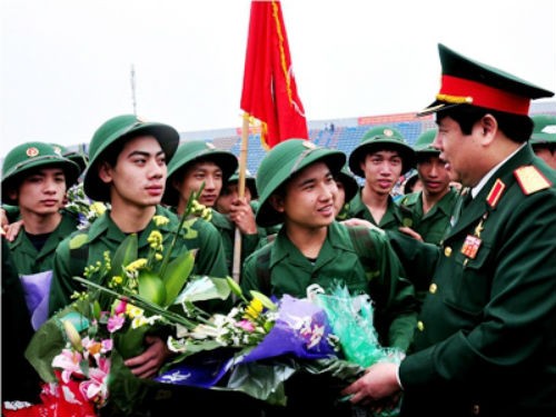 Đại biểu Nguyễn Bá Thuyền đề nghị, người tốt nghiệp đại học sau khi thực hiện nghĩa vụ quân sự được ưu tiên tuyển dụng, không cần thi. ảnh: vov.