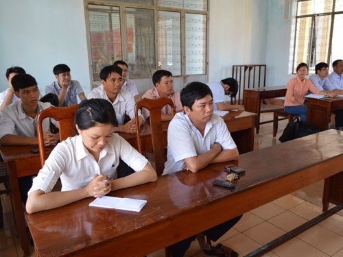 Ông Đinh Quang Điền - người ngồi hàng đầu bên phải: ảnh: TNO.