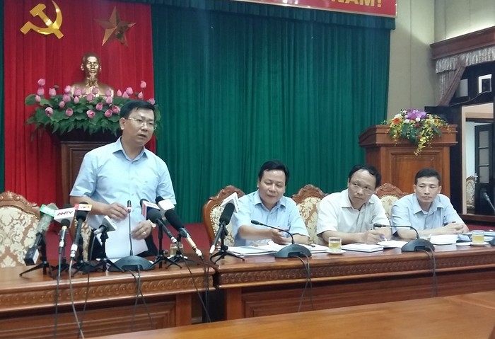 Ông Võ Nguyên Phong - Phó Giám đốc Sở Xây dựng Hà Nội thông tin về vụ giông lốc chiều ngày 13/6. ảnh: Ngọc Quang.