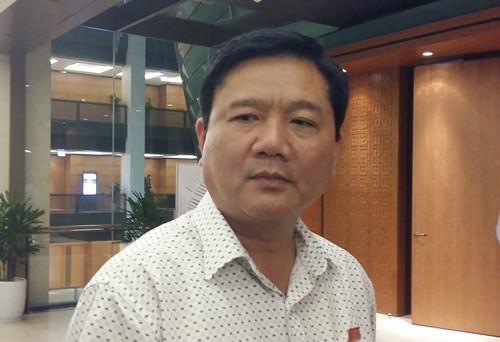 Bộ trưởng Đinh La Thăng cho biết, Hội đồng nhân dân các địa phương có quyền thu phí bảo trì đường bộ với xe máy ở mức 0 đồng. ảnh: Ngọc Quang.