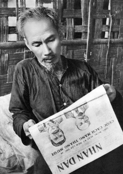 Chủ tịch Hồ Chí Minh - người thầy vĩ đại của báo chí cách mạng Việt Nam.