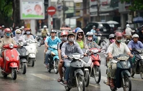 Một số địa phương đã dừng thu phí bảo trì đường bộ với xe máy. ảnh: Lê Hiếu.