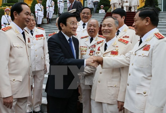 Chủ tịch nước Trương Tấn Sang với các thế hệ tướng lĩnh Công an qua các thời kỳ. (Ảnh: Nguyễn Khang/TTXVN).