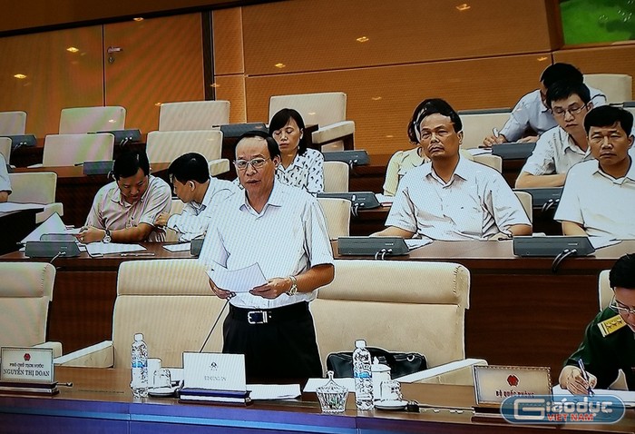 Thượng tướng Lê Quý Vương - Thứ trưởng Bộ Công an cho rằng, trong một số trường hợp cần thiết vẫn phải áp dụng biện pháp cùm chân. ảnh: Ngọc Quang.