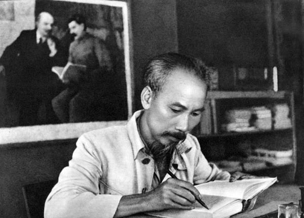 Chủ tịch Hồ Chí Minh - Người chiến sĩ cộng sản kiên trung của dân tộc Việt Nam. ảnh: Tư liệu.