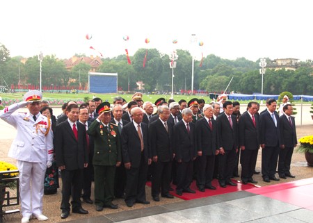 Lãnh đạo Đảng, Nhà nước tưởng nhớ Chủ tịch Hồ Chí Minh. ảnh: VGP.