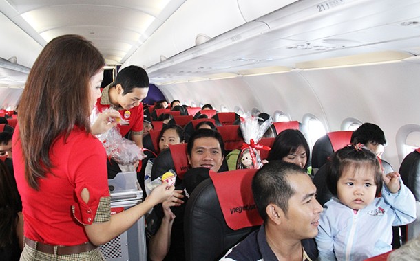 Từ 1/11/2015, hành khách được mua hàng miễn thuế trên các chuyến bay đến Việt Nam. Ảnh minh họa.