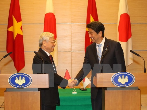 Tổng Bí thư Nguyễn Phú Trọng và Thủ tướng Nhật Bản Shinzo Abe sau khi kết thúc họp báo chung. (Ảnh: Trí Dũng/TTXVN).