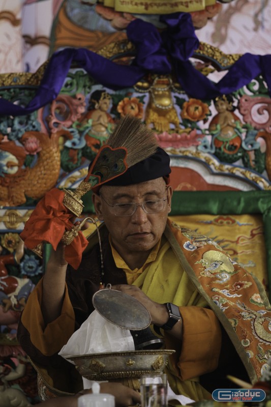 Đức Pháp Vương Gyalwang Drukpa trong Vũ điệu 8 hóa thân Đức Liên Hoa Sinh. ảnh: BTC Drukpa.