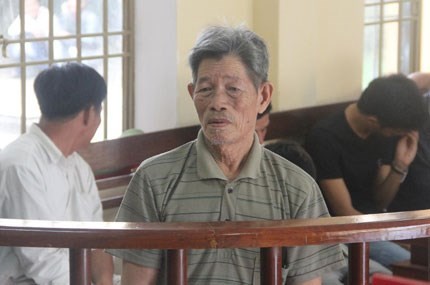 Bị cáo Đoàn Công Hương bị TAND tỉnh Quảng Nam tuyên phạt 5 năm tù về tội &quot;giao cấu với trẻ em&quot;. ảnh: Đời sống &amp; Pháp luật.