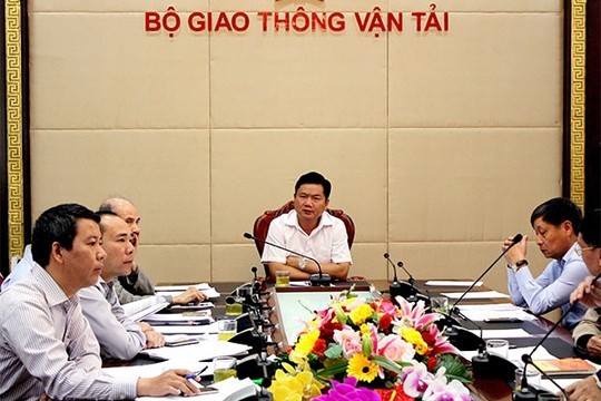 Bộ trưởng Đinh La Thăng trong buổi làm việc với Hiệp hội Vận tải ô tô Việt Nam. ảnh: Báo Giao thông.