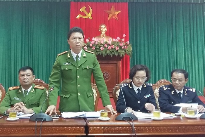 Thượng tá Lê Huy thông tin về công tác phòng chống tội phạm trên địa bàn Hà Nội chiều nay 1/12. ảnh: Ngọc Quang.