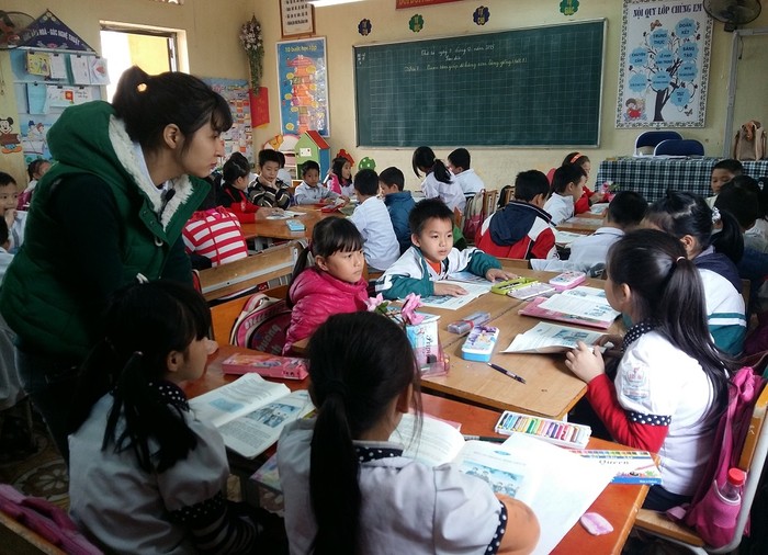 Nhiều trường tiểu học ở Hà Nội có sĩ số lớp lớn, dao động từ 45 - 60 học sinh, khiến cho việc giảng dạy và học tập đều gặp khó khăn. ảnh: Ngọc Quang.