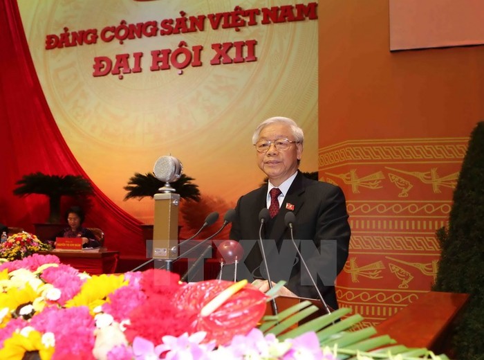 Tổng Bí thư Nguyễn Phú Trọng đọc Báo cáo của Ban Chấp hành Trung ương Đảng khóa XI về các văn kiện trình Đại hội XII của Đảng.