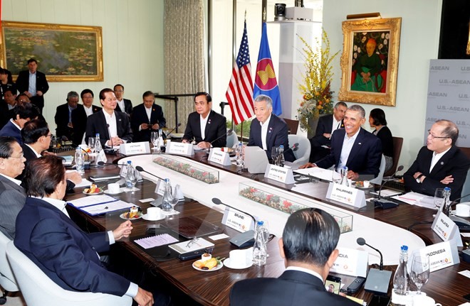 Thủ tướng Nguyễn Tấn Dũng dự phiên họp về bảo vệ hòa bình, thịnh vượng và an ninh tại khu vực châu Á-Thái Bình Dương. (Ảnh: Đức Tám/TTXVN)