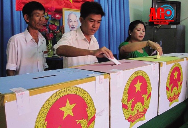Mỗi công dân tham gia bầu cử thể hiện quyền, trách nhiệm và nghĩa vụ đối với đất nước. ảnh: Báo An giang.