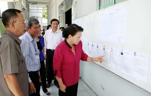 Chủ tịch QH, Chủ tịch Hội đồng Bầu cử Quốc gia Nguyễn Thị Kim Ngân kiểm tra công tác bầu cử tại Hậu Giang.