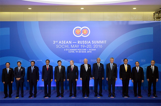 Các nhà lãnh đạo ASEAN và Tổng thống Liên bang Nga V.Putin. Ảnh: BTC