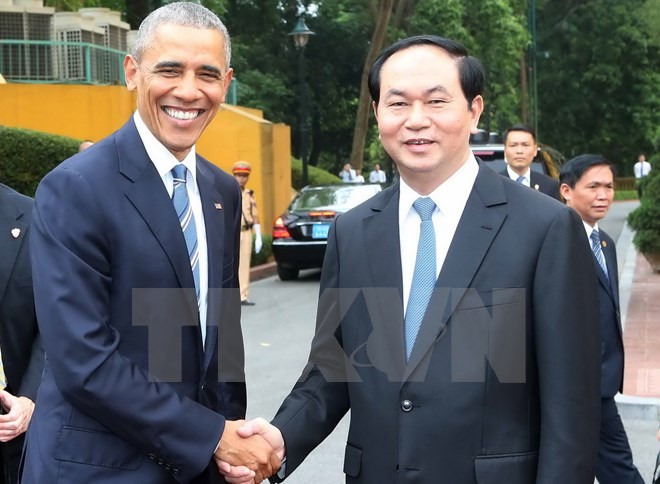 hủ tịch nước Trần Đại Quang đón Tổng thống Hoa Kỳ Barack Obama. (Ảnh: Nhan Sáng/TTXVN).