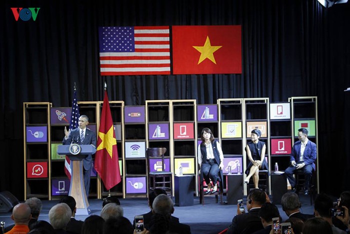 Tổng thống Obama cho biết sẽ hỗ trợ Việt Nam trong hoạt động khởi nghiệp, trong giảng dạy tiếng Anh và tin tưởng vào sự phát triển của khởi nghiệp tại Việt Nam.