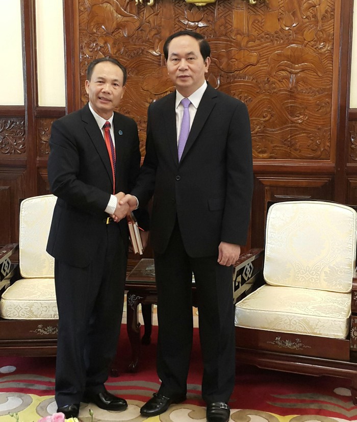 TS.Nguyễn Tiến Luận báo cáo những điều tâm huyết về nền giáo dục với Chủ tịch nước Trần Đại Quang.