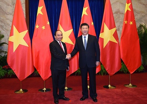 Thủ tướng Nguyễn Xuân Phúc hội kiến với Tổng Bí thư, Chủ tịch Trung Quốc - ông Tập Cận Bình. ảnh: VGP.