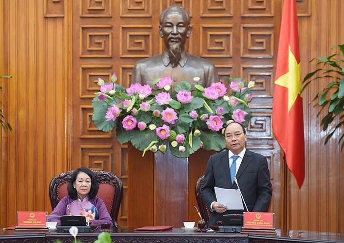 Thủ tướng Nguyễn Xuân Phúc và bà Trương Thị Mai - Trưởng Ban Dân vận Trung ương tại buổi ký kết phối hợp. ảnh: vgp.