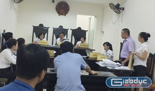 Phiên tòa sơ thẩm ông Hoàng Xuân Quế kiện Bộ trưởng Giáo dục và Đào tạo. ảnh: HM.