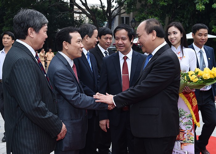 Thủ tướng Nguyễn Xuân Phúc đánh giá cao những đóng góp của Đại học Quốc gia cho nền giáo dục nước nhà. ảnh: vgp.