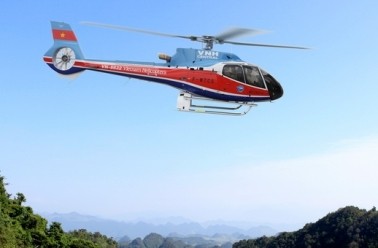 Máy bay EC130 T2 do hãng Airbus Helicopters sản xuất có thể chở được 6 hoặc 7 người. ảnh: vhn.com.vn