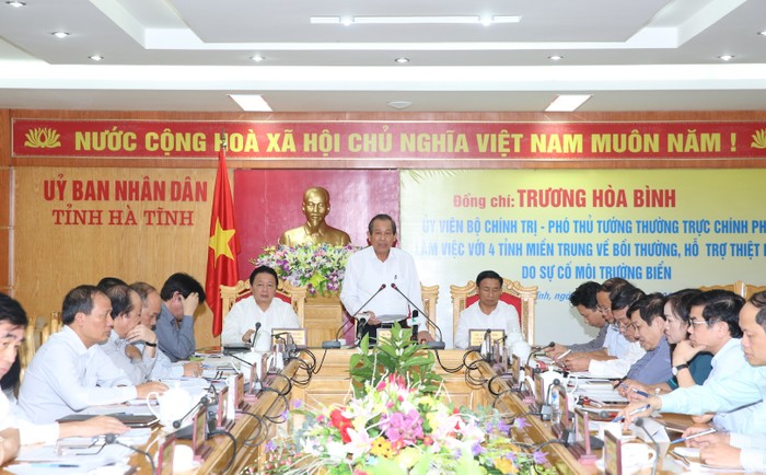 Phó Thủ tướng Trương Hòa Bình yêu cầu đẩy nhanh tiến độ đền bù, hỗ trợ thiệt hại đối với ngư dân miền Trung sau sự cố ô nhiễm môi trường biển. ảnh: vgp.