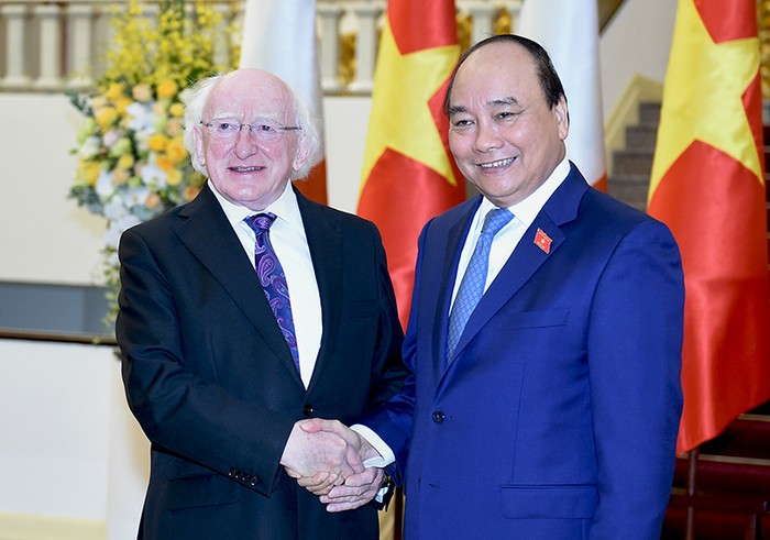Thủ tướng Nguyễn Xuân Phúc hội kiến với Tổng thống Ireland Michael D. Higgins. ảnh: vgp.