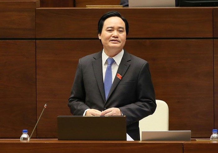 Bộ trưởng Phùng Xuân Nhạ trả lời chất vấn tại Quốc hội sáng 16/11. ảnh: Minh Quang/vietnamnet.