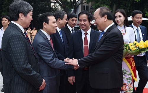 Thủ tướng Nguyễn Xuân Phúc thăm và làm việc với Đại học Quốc gia Hà Nội vào ngày 16/10/2016. ảnh: vov.