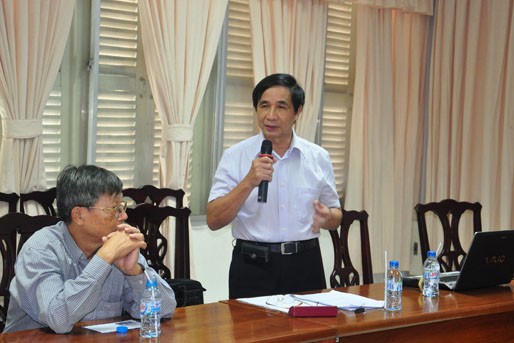 GS.TSKH Lê Du Phong tại một hội thảo khoa học. nguồn ảnh: ctct.ueh.edu.vn