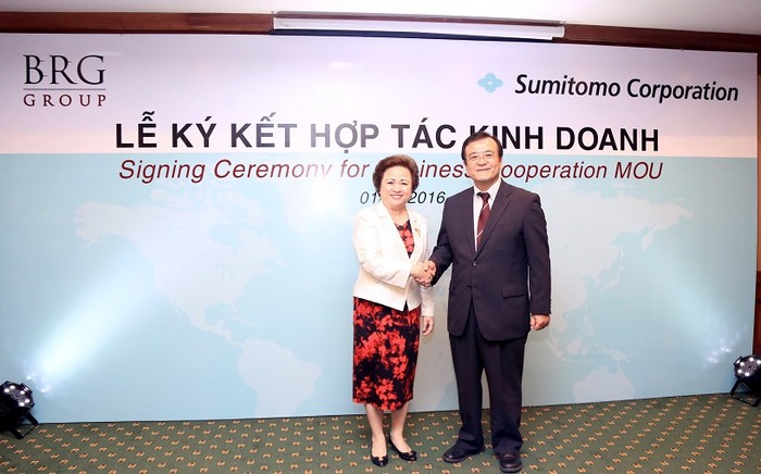 Bà Nguyễn Thị Nga - Chủ tịch Tập đoàn BRG và ông Masao Sekiuchi – Tổng giám đốc điều hành cấp cao của Sumitomo Corporation Asia &amp; Oceania.