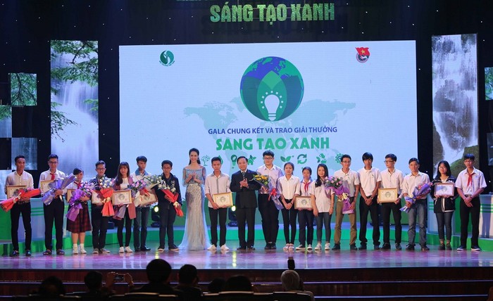 Tổng cục Môi trường thuộc Bộ Tài nguyên và Môi trường phối hợp với Trung ương Đoàn thanh niên Cộng sản Hồ Chí Minh tổ chức lễ chung kết và trao Giải thưởng Sáng tạo xanh lần thứ 1 với sự tài trợ chính của công ty FrieslandCampina Việt Nam.