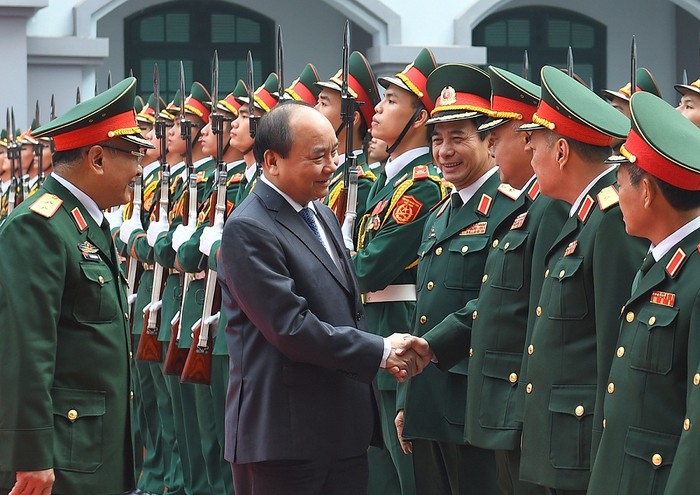 Thủ tướng Nguyễn Xuân Phúc đã đi kiểm tra công tác trực, sẵn sàng chiến đấu của Tổng cục Tình báo (Bộ Quốc phòng) trong dịp Tết Nguyên đán 2017. ảnh: vgp.
