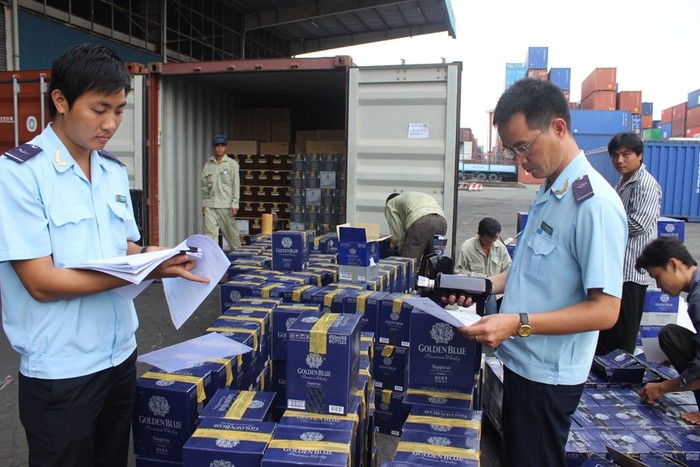 Phó Thủ tướng Vương Đình Huệ yêu cầu rà soát các thủ tục, giấy tờ kiểm tra chuyên ngành đối với hàng hóa xuất nhập khẩu. ảnh minh họa: Báo Đầu tư.