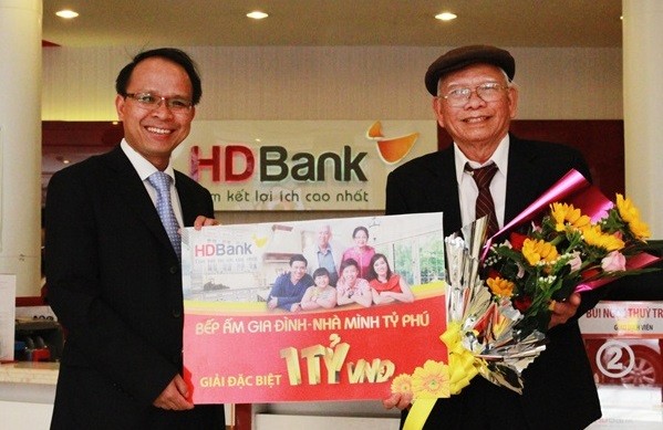 Đã có nhiều khách hàng may mắn trúng giải thưởng lớn từ các chương trình của HDBank.