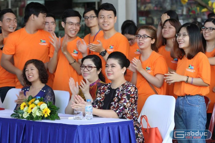 Chị là người khởi xướng nên chương trình &quot;Nhà sạch đón Tết&quot;, thu hút được tấm lòng thiện nguyện của hàng trăm sinh viên tại TP.Hồ Chí Minh.