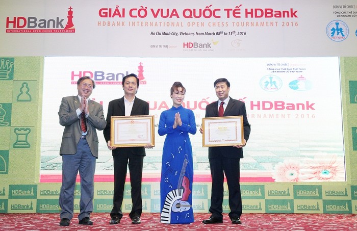 HDBank nhận bằng khen của Thủ tướng Chính phủ và của Ủy ban Olympic Việt Nam vì những đóng góp cho hoạt động thể thao.